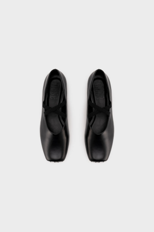 POINTÉ TOE FLAT PUMP