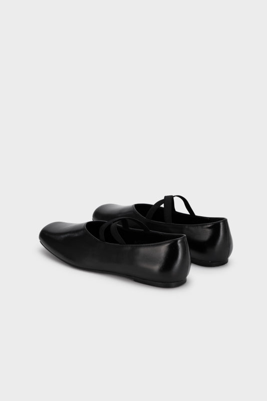 POINTÉ TOE FLAT PUMP