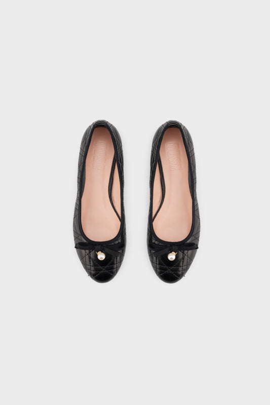 QUILTED ROUND TOE FLAT PUMP